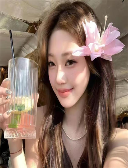 《欢迎来到博尔德》导演手法实验解析划时代的：艺术风格与技术特点分析，热搜话题